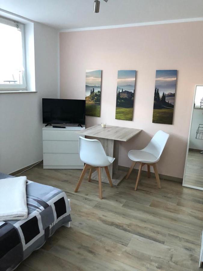 Ferienwohnungen Lamisto Am Waldesrand Neckartenzlingen Bagian luar foto