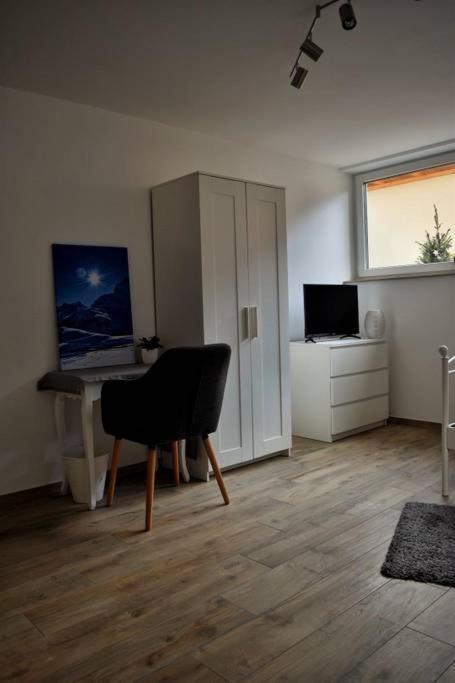 Ferienwohnungen Lamisto Am Waldesrand Neckartenzlingen Bagian luar foto